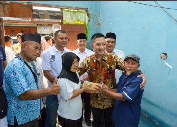 Rumahnya Tak Beratap, Warga Lebak Ini Dapat Bantuan Rp15 Juta dari Pemkab Lebak