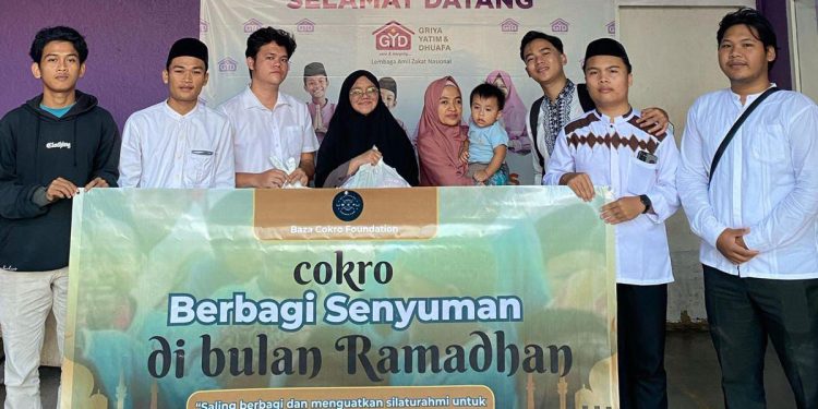Baza Cokro Foundation Bagikan 100 Paket Sembako untuk Yatim Dhuafa