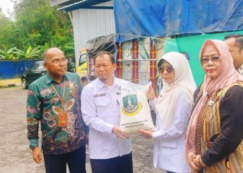 Cuaca Ekstrem, Andra-Dimyati Bantu 13 Ton Beras untuk Nelayan