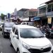 Jelang Lebaran, Warga Berjubel di Pasar Badak