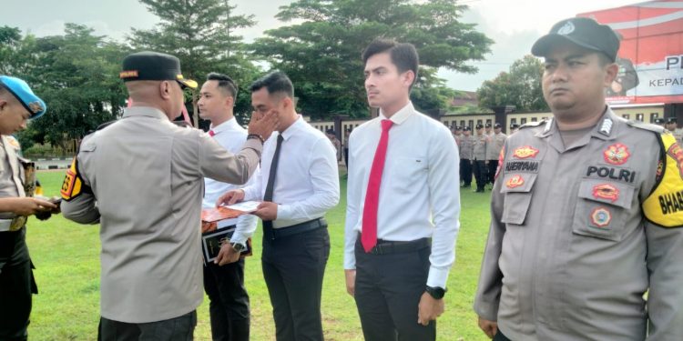 Sembilan Anggota Polres Serang Dapat Penghargaan