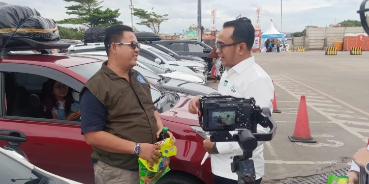 Live TikTok Jadi Senjata Rahasia Pemudik Hindari Kemacetan di Pelabuhan Merak