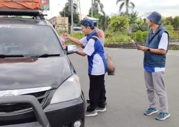 Relawan TIK Banten Berbagi Takjil dan Sosialisasikan Kanal MudikPedia 2025