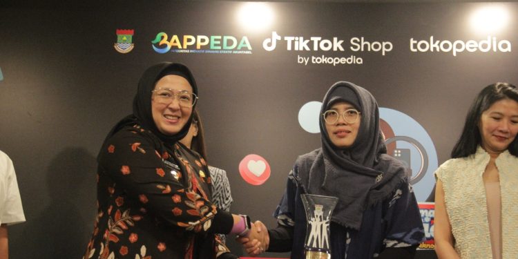 Bisa Tambah Cuan, Emak-emak di Kabupaten Tangerang Diajari Pelatihan Melek Teknologi