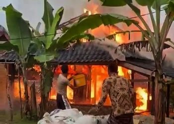 Diduga Korsleting Listrik, Kobong Milik Ponpes Al-Hidayah di Lebak Ludes Terbakar