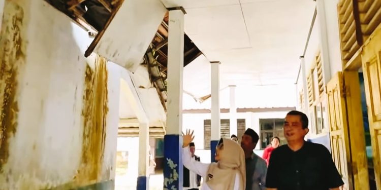 Bupati Pandeglang Prioritas Perbaiki Empat Ruang Kelas Rusak di SMPN 1 Pulosari