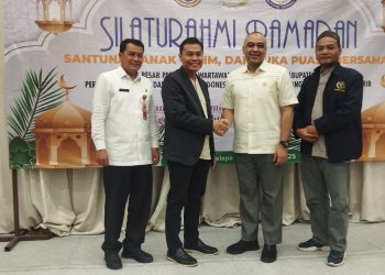 Sinergi Pemkab Tangerang dengan Pers, PWI Berikan Pin Emas Kepada Zaki Iskandar