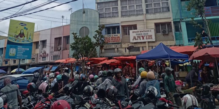 Jelang Labaran, Pasar Rangkasbitung Dipadati Warga