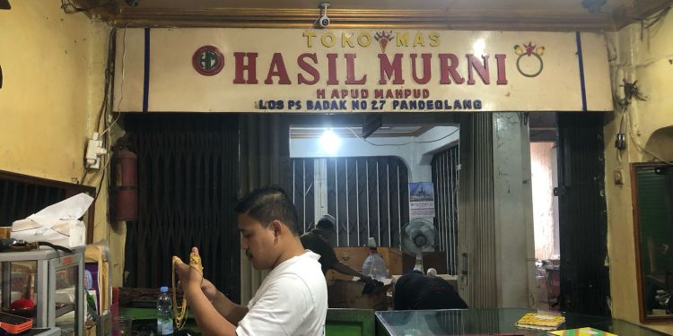 Emas 24 Karat Laku Keras di Pasar Badak Pandeglang Meski Harganya Meroket