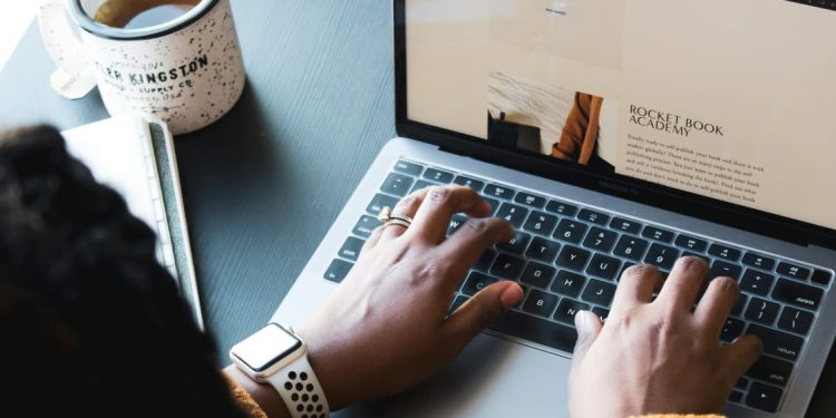 Mau Cuan dari Rumah? Ini Cara Terbaik Dapat Uang dari Internet di 2025