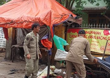 Selain Cabut Aliran Listrik, Gerobak Pedagang Stadion Maulana Yusuf Turut Diangkut