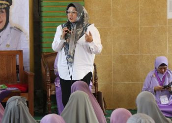 Intan Ajak Ibu-ibu Majelis Taklim Isi Pembangunan dari Rumah