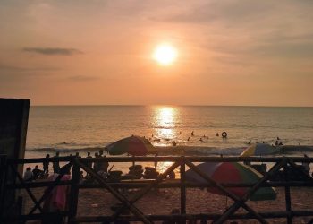 Hindari Kepadatan, Pelaku Usaha di Anyer Sarankan Wisatawan Berangkat Lebih Pagi