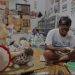 Pria 60 Tahun Asal Cinangka Buat Kerajinan Unik dari Kulit Kerang