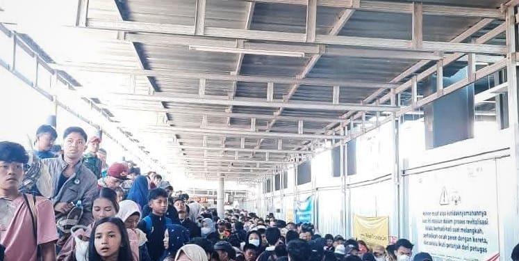 Arus Balik Lebaran, Stasiun Rangkasbitung Dipadati Ribuan Warga