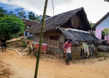 Memilukan, Satu Keluarga Asal Lebak Puluhan Tahun  Tinggal di Rumah Reot