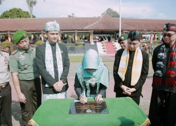 Dewi-Iing Resmikan GOR Cikupa