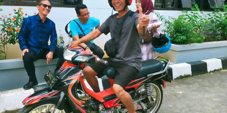 Belasan Tahun Nunggak, Yosep Warga Lebak Senang Motor Legenda Antiknya Bisa Bayar Pajak