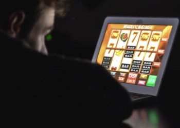 Karyawan Alfamart di Cikande Gelapkan Uang Rp122 Juta untuk Main Judi Online