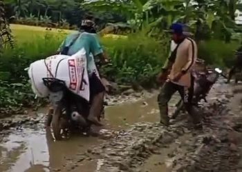 Mirip Arena Off Road, Inilah Akses Jalan Para Petani di Lebak