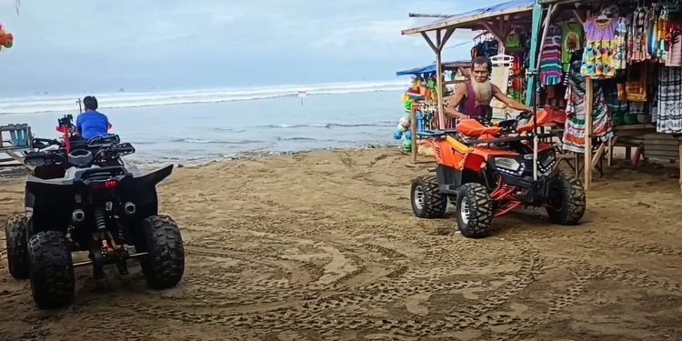 Hati-hati, Gelombang 4 Meter Ancam Pesisir Pantai Lebak Selatan