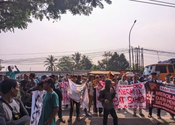 Warga Pejaten Demo Perum Perhutani BKPH Serang, Minta Proyek Revitalisasi Gunung Pinang Dihentikan