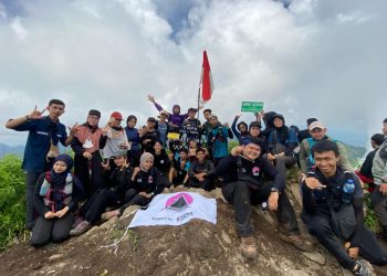 Jaga Alam, Tiga Biro Wisata Kolaborasi Bikin Open Trip ke Puncak Gunung Aseupan