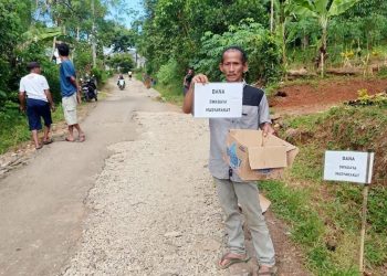Jalan Rusak di Pandeglang Diperbaiki Secara Swadaya, Camat Mekarjaya Hanya Sumbang Rp 5 Ribu