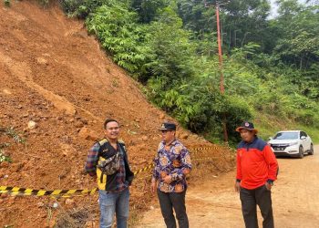 Pasca Longsor, Camat Lebakgedong Pastikan Jalan Cipanas-Ciparay Bisa Dilalui Kembali
