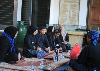 Warga Suku Baduy Serahkan Hasil Bumi ke Bupati Pandeglang dan Titip Pesan Penting