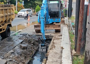 Dinas PUPR Kota Cilegon Normalisasi Saluran Air di Simpang Tiga Cilegon