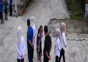 Viral, Perempuan Misterius Sungkem ke Pegawai Saat Apel di Kantor BPBDPK Pandeglang