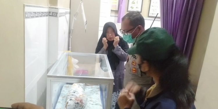 Bayi Perempuan Dibuang di Bawah Pohon Pisang di Cilegon