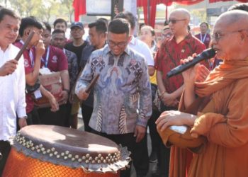 Pindapata: Tradisi Menyambung Rasa, Bukan Meminta Dana atau Makanan