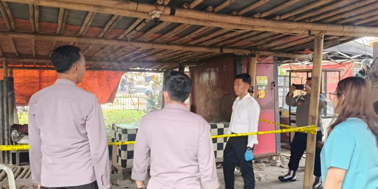 Mayat Tanpa Identitas Tergeletak di Warung Makan