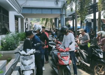 Kehabisan Blanko, Ribuan Pemohon Pajak di Samsat Rangkasbitung Diberikan STNK Sementara
