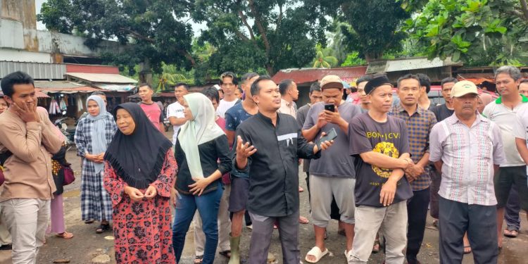 Pedagang Pasar Sampay Tegas! Minta Gate e-Parkir Dibongkar Karena Keberadaannya Merugikan