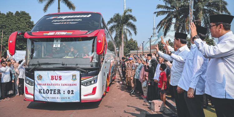 Wakil Gubernur Banten Lepas Keberangkatan Jemaah Haji Pertama Asal Banten