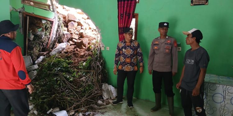 Rumah dan Sekolah di Lebakgedong Dihantam Longsor, Kondisi Bangunan Rusak Parah