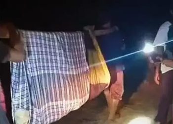 Jenazah Warga Wanasalam Lebak Ditandu Dua Kilometer Gara-gara Jalan Rusak
