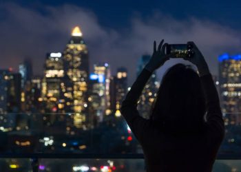 5 Tips Fotografi Malam Hari Pakai Handphone, Hasil Tetap Jernih dan Detail