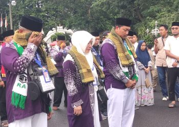 Tangis Haru Iringi Pemberangkatan Jemaah Haji Asal Kabupaten Serang