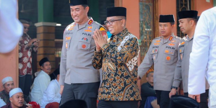 Andra Soni Dobrak Keterbatasan Kewenangan, Pemprov Banten Bisa Bantu Masyarakat Bangun Jalan Desa