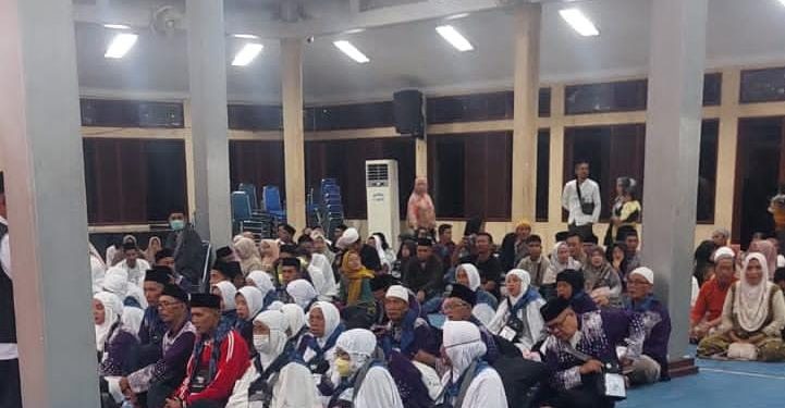 43 Calhaj Pandeglang Berangkat ke Tanah Suci, Ada yang Masih Pelajar