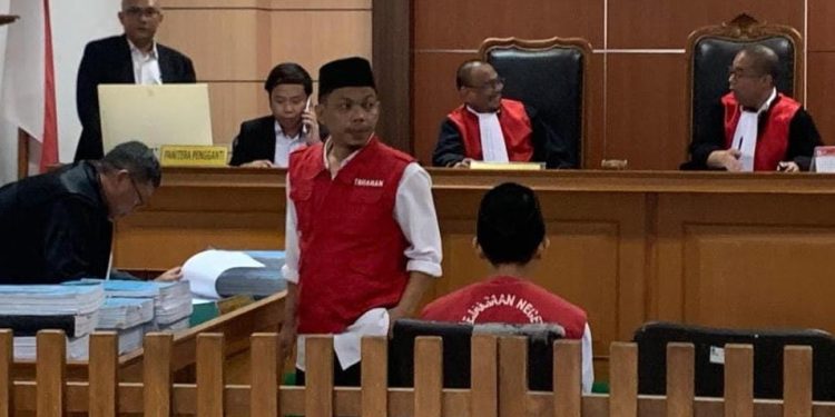 Setubuhi dan Cabuli 3 Santriwati, Pimpinan Ponpes Dibui 20 Tahun