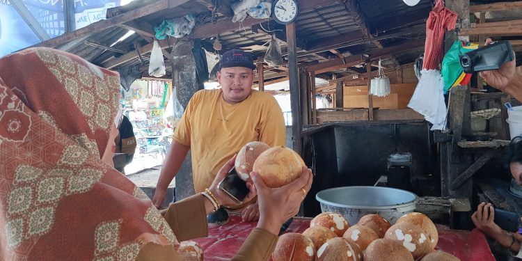 Harga Kelapa di Cilegon Turun Jelang Idul Adha, Pasokannya dari Lampung