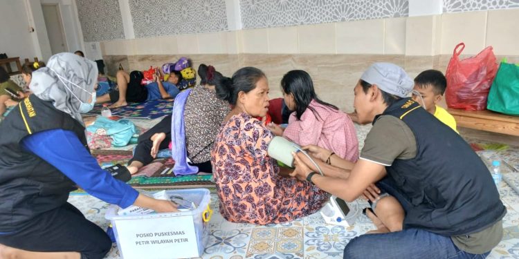 Warga Terdampak Banjir di Candulan Diperiksa Kesehatannya