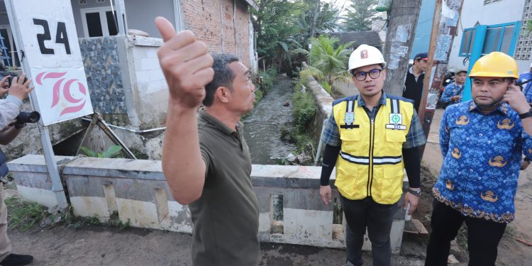 Kunjungi Tempat Rawan Banjir di Tangsel, Pilar Saga Siap Carikan Solusi Terbaik