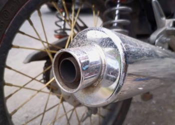 Motor Bau Sangit? Waspadai 8 Penyebab Knalpot Bau Tak Sedap Ini