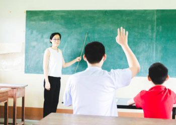 Bukan Cuma Buruh, Guru Honorer Juga Bakal Dapat BSU dari Pemerintah !